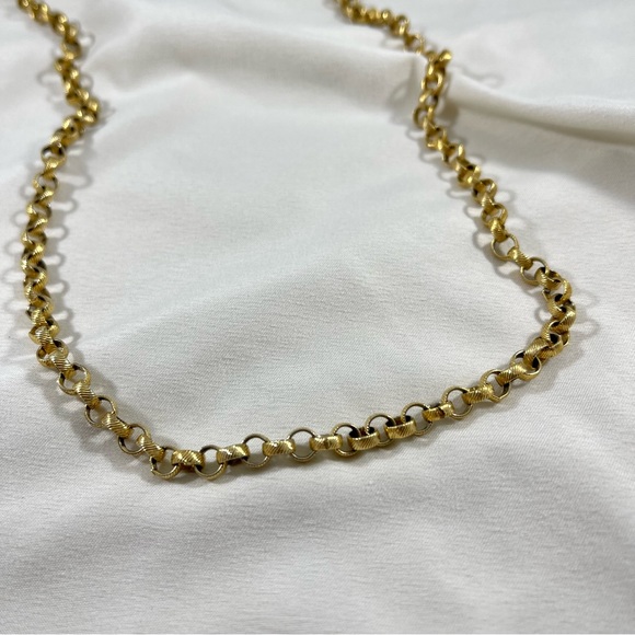Vintage Park Lane necklace chain in gold tone with unique textured links. - Picture 4 of 9
